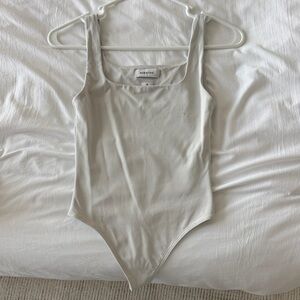 Aritzia Babaton Off White Scoop Neck Bodysuit